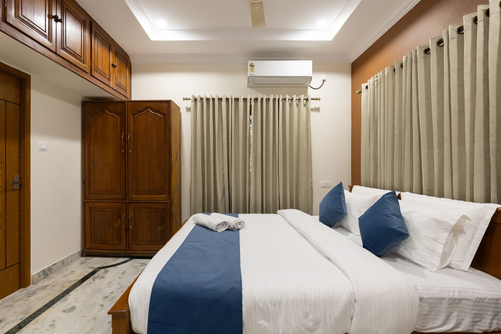 Room 1 from the side, with the wardrobe and the storage cabinets above it